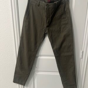 Levi's Men's Dark Olive Chinos